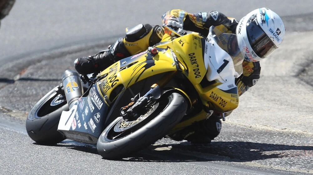 Guider des jeunes pilotes dans l'aventure du championnat de France moto