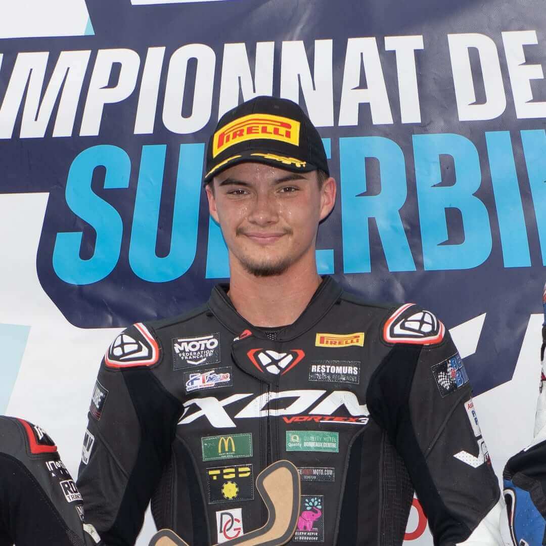 Guider des jeunes pilotes dans l'aventure du championnat de France moto