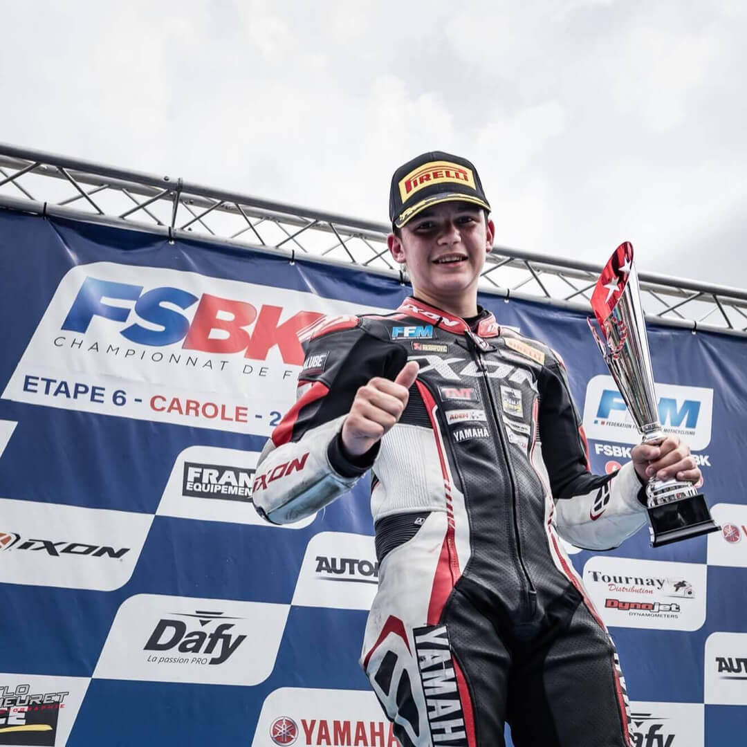 Guider des jeunes pilotes dans l'aventure du championnat de France moto