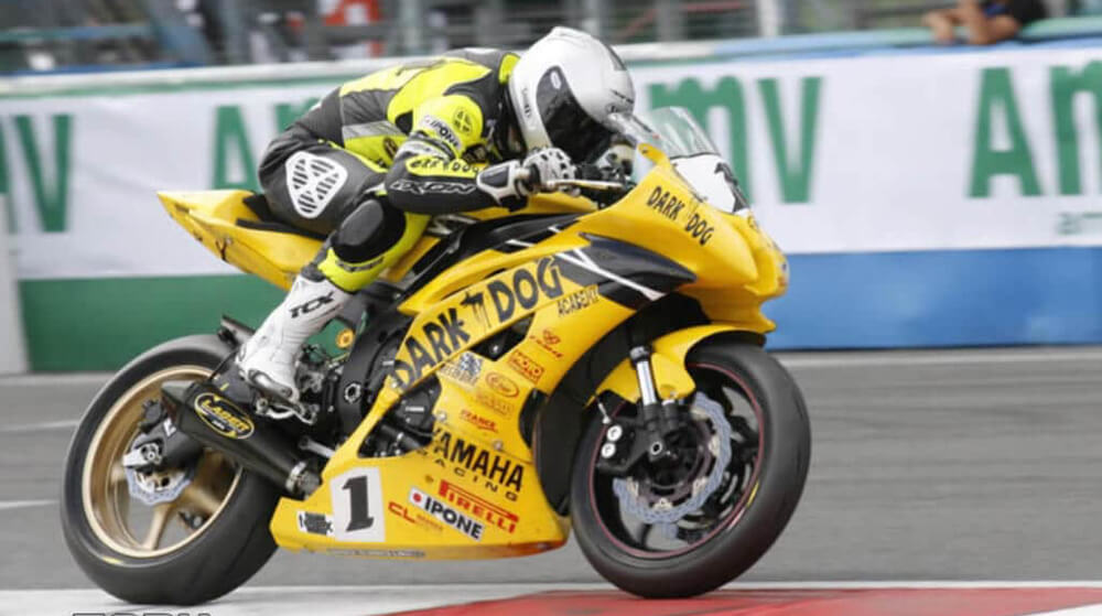 Guider des jeunes pilotes dans l'aventure du championnat de France moto